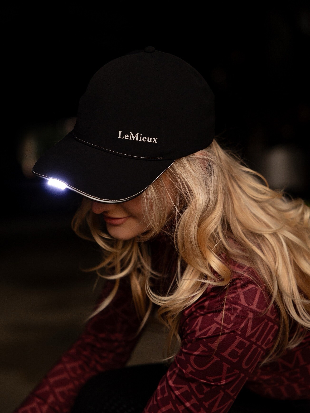 Кепка с встроенным фонариком. LeMieux 3