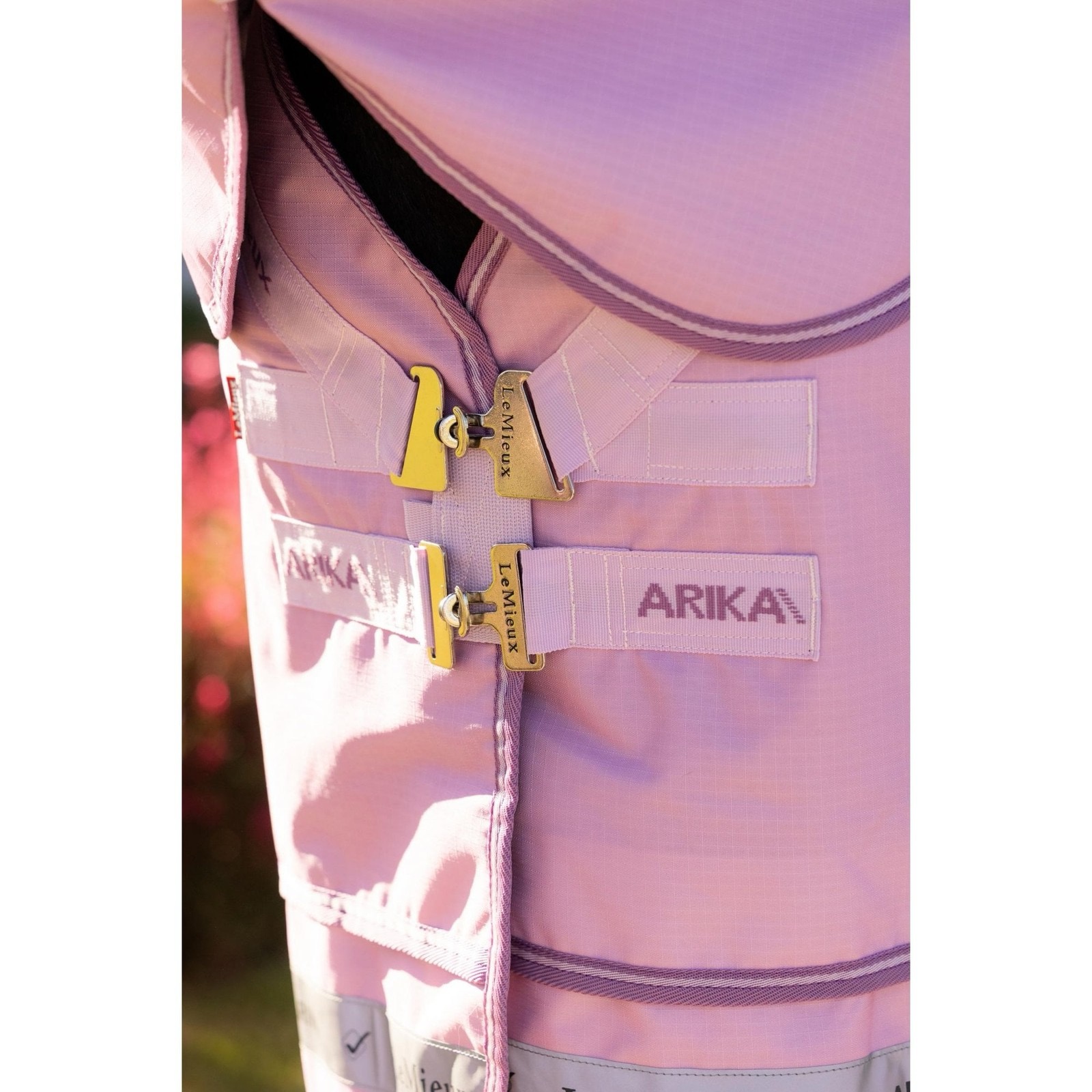Попона дождевая Arika Ripstop 0g Turnout Rug Fondant, 600D. LeMieux 2