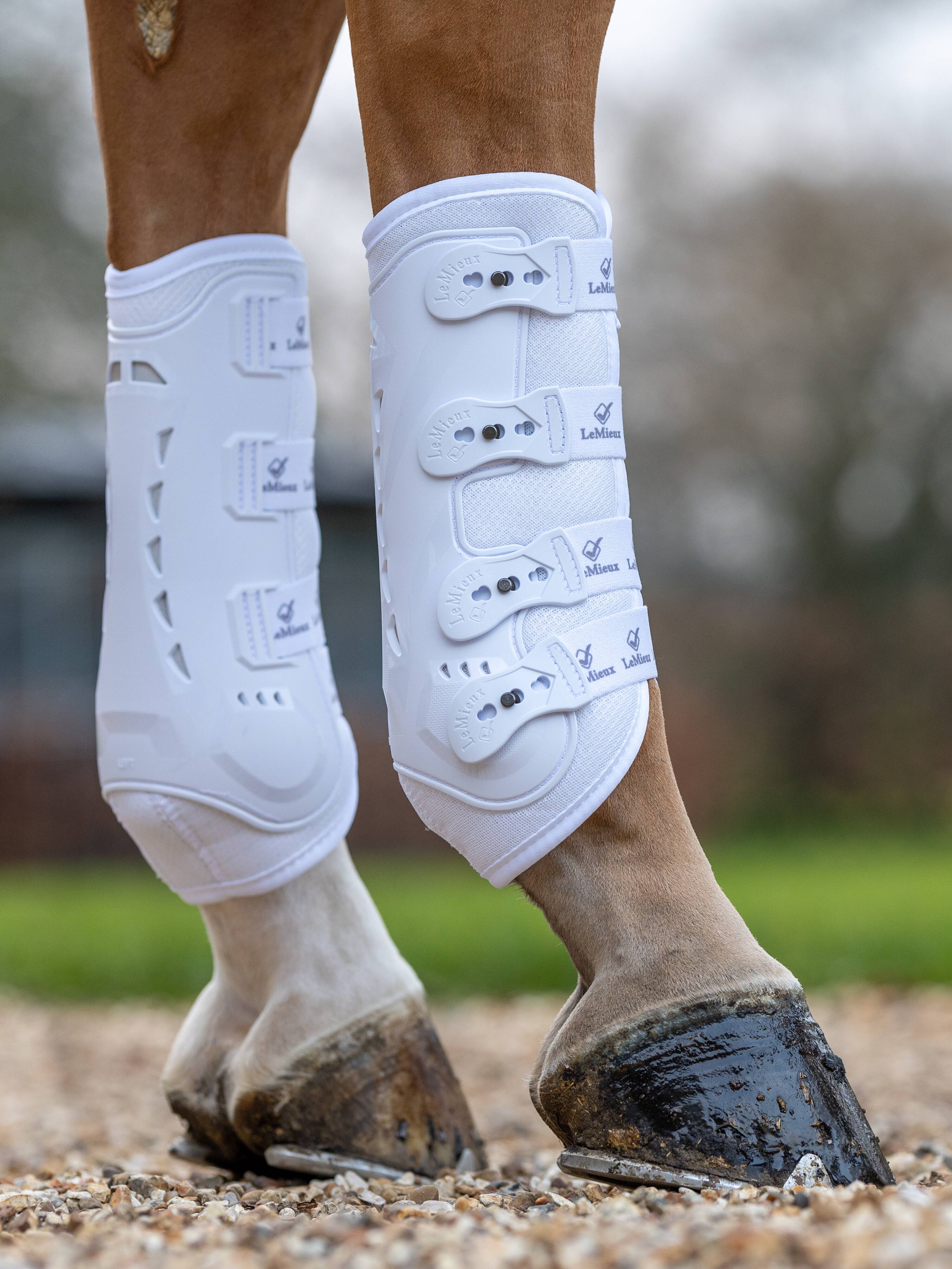 Ногавки Ultra Mesh Snug White, 2 шт. LeMieux.