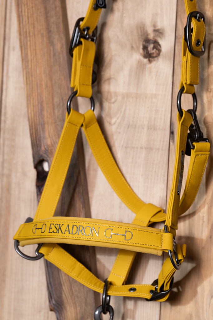 Недоуздок Faux Leather Double Pin Golden Yellow Platinum 25. Eskadron 4