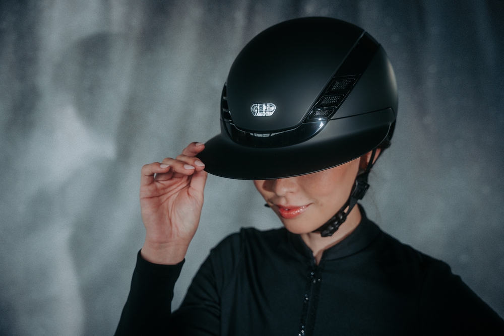 Шлем Airluxe Pure Long Visor Black. Pikeur 5