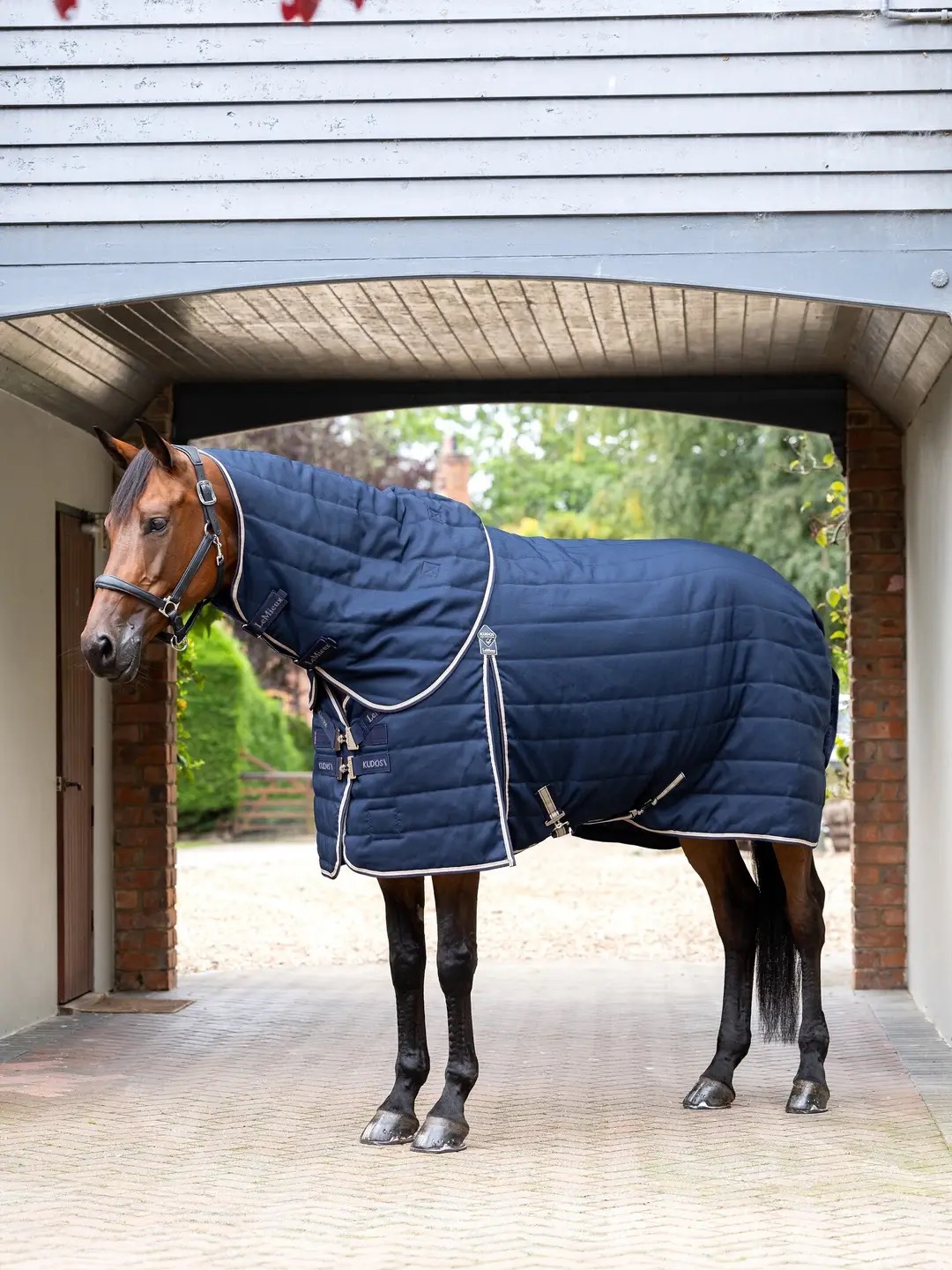 Попона денниковая зимняя Kudos Stable Rug Navy, 200 гр., 1000D. LeMieux 2