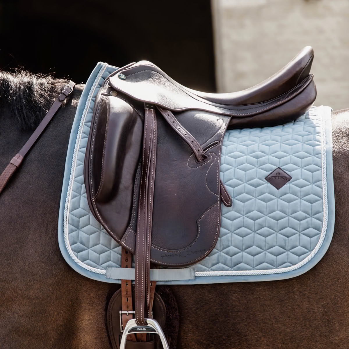 Вальтрап выездковый Velvet Light Blue. Kentucky 2