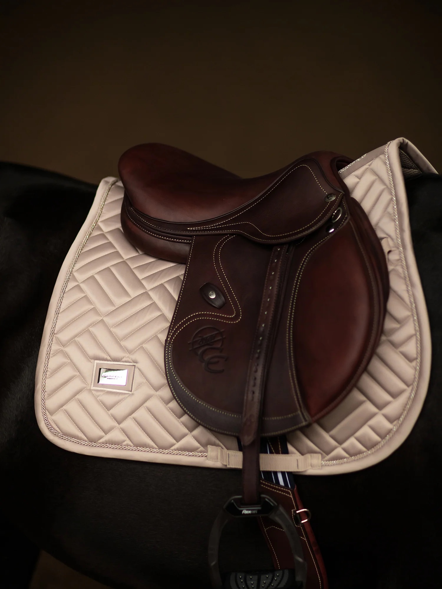 Вальтрап конкурный Modern Sand. Equestrian Stockholm 4