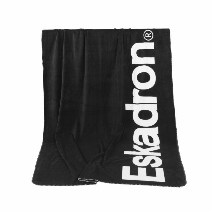 Плед флисовый Couch Rug Black Dynamic 25. Eskadron